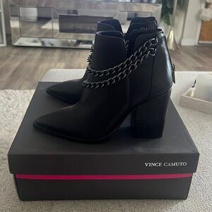 Vince Camuto Size 7 1/2 Black bootie